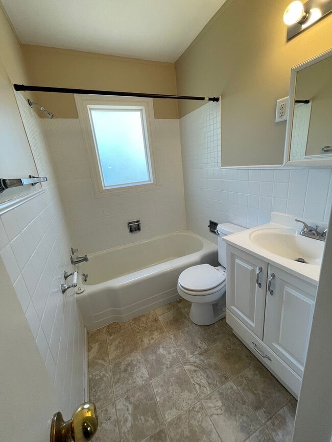 Building Photo - 2 Bedroom, 2 Bathroom House with Attached Garage