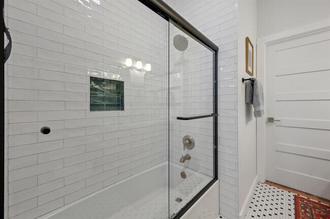 Building Photo - 4603 Ribbecke Ave