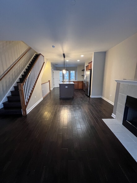 Building Photo - 18 Lakeview Pl