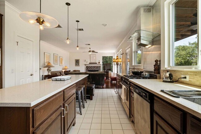 Building Photo - 5511 Courtyard Dr