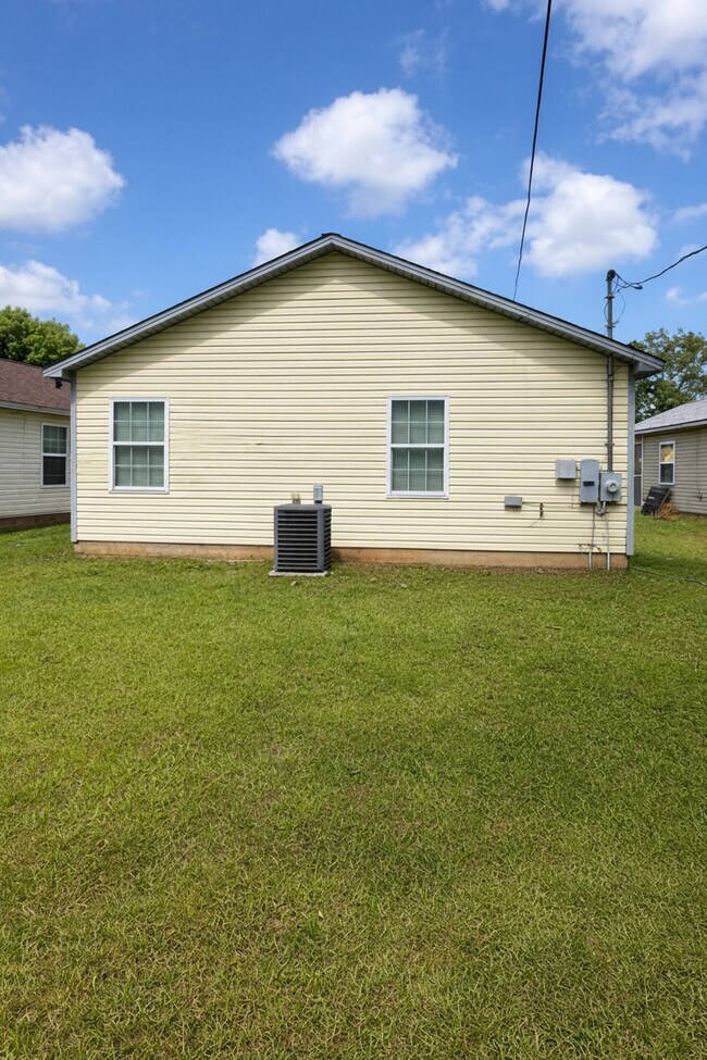 Building Photo - 212 Orchard Way