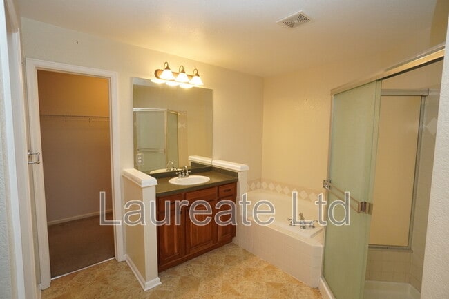 Building Photo - 9013 Old Tom Morris Cir