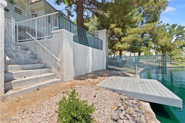 Building Photo - 3004 Sun Lake Dr