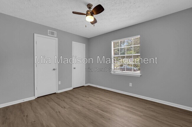 Building Photo - 111 E Mell St
