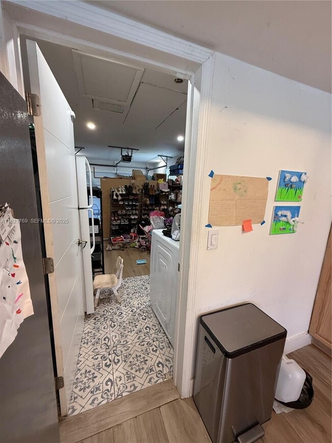 Building Photo - 5424 Van Buren St