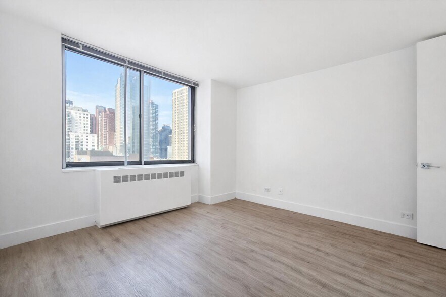 Building Photo - 1735 York Ave