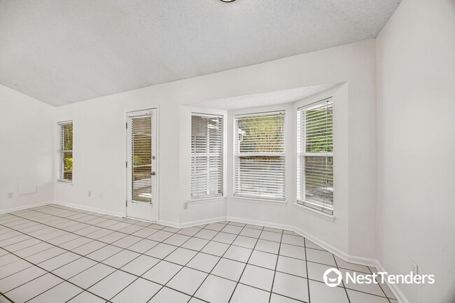 Building Photo - Great Location Near Town Center!