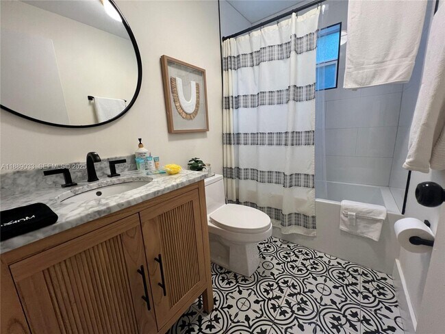 Building Photo - 3102 SW 10th St