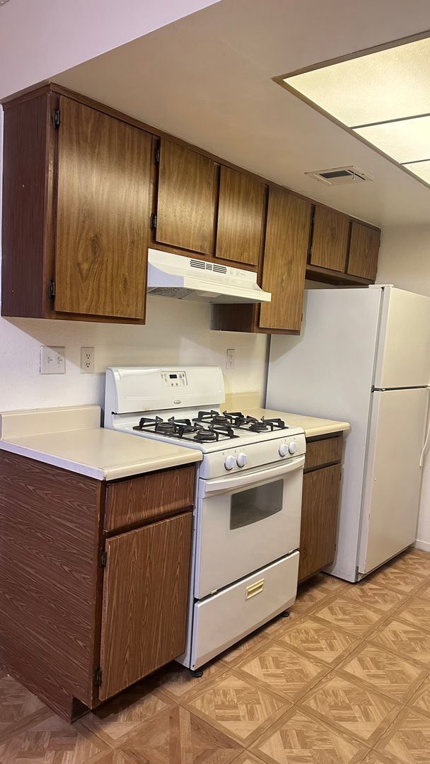 Building Photo - ONE BEDROOM ONE BATHROOM APARTMENT AVAILABLE FOR RENT !!!