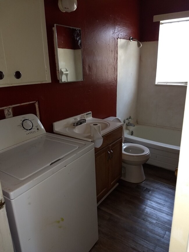 Building Photo - 920 Gardenia St
