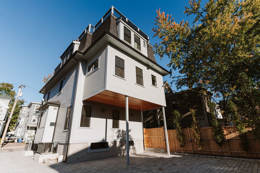 Building Photo - 5 Thurston St