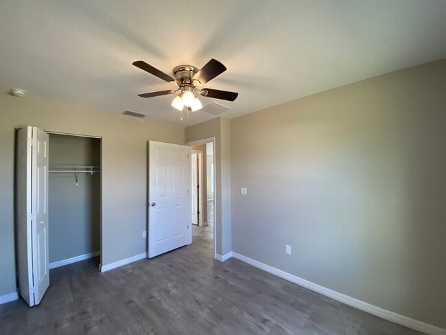 Building Photo - Custom Home - Desirable SE Ocala neighborhood 3/2/2 ** Wont Last**