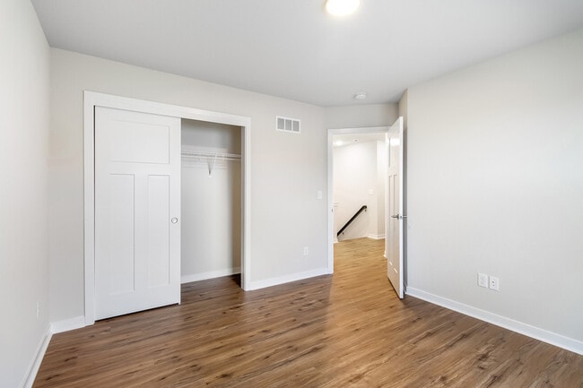 Building Photo - 670 Lambert Dr