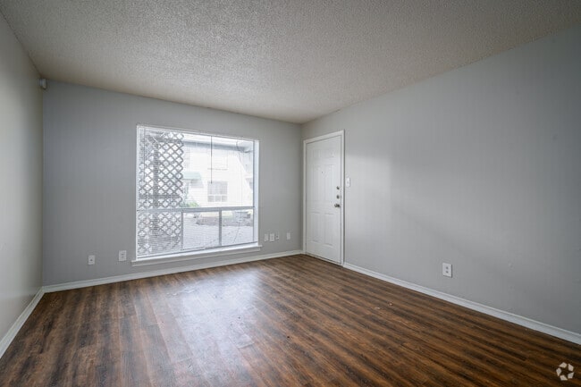 2BR, 2BA - Royal Oaks