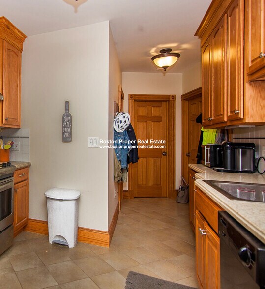 Building Photo - 137 Charles St