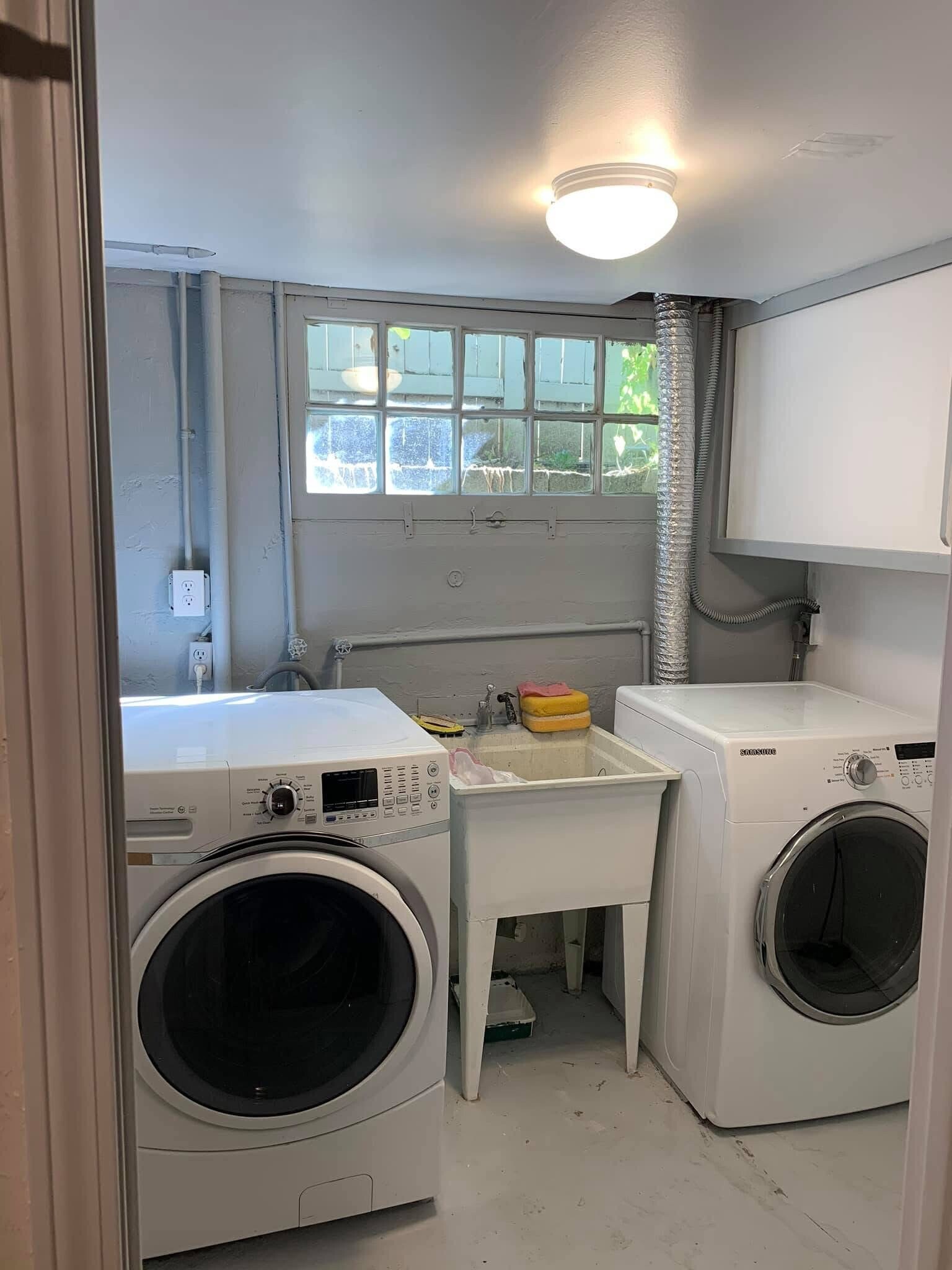 In unit laundry - 1923 High St SE