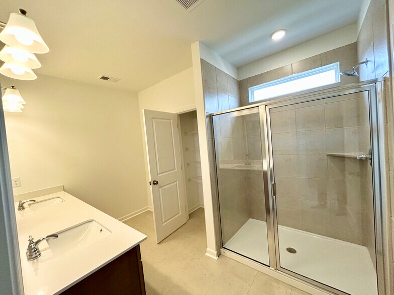Building Photo - 206 Summerlin Dr