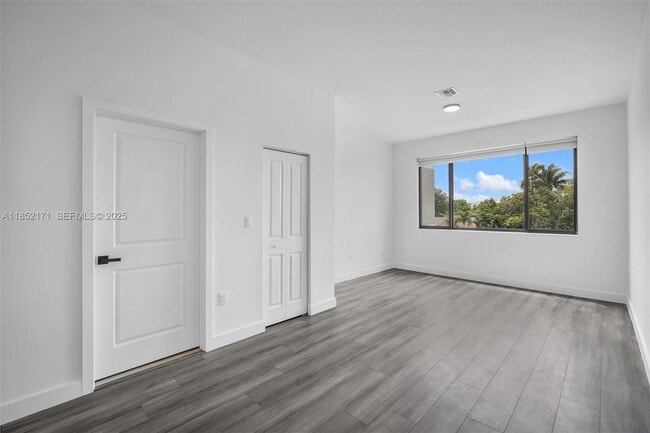 Building Photo - 309 NW 7th Ct