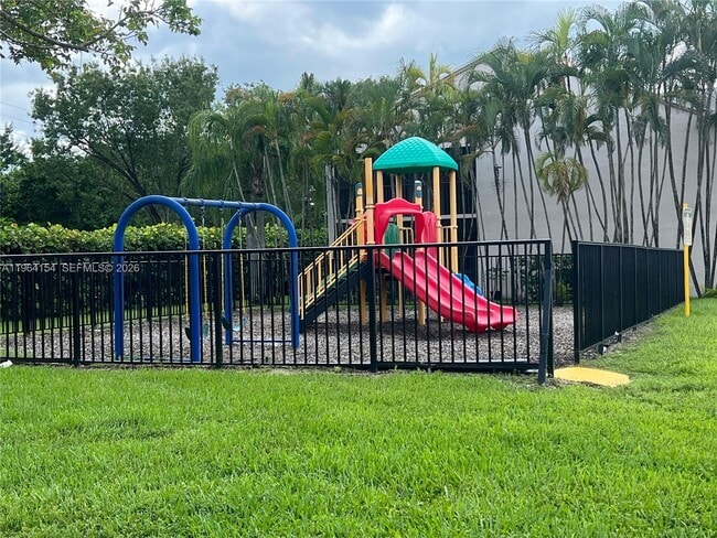 Building Photo - 805 N Franklin Ave