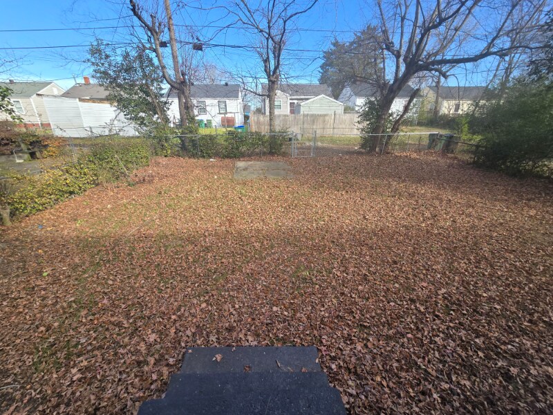 Building Photo - 1112 E 16th St