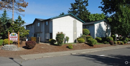 Building Photo - Logan Place Townhomes