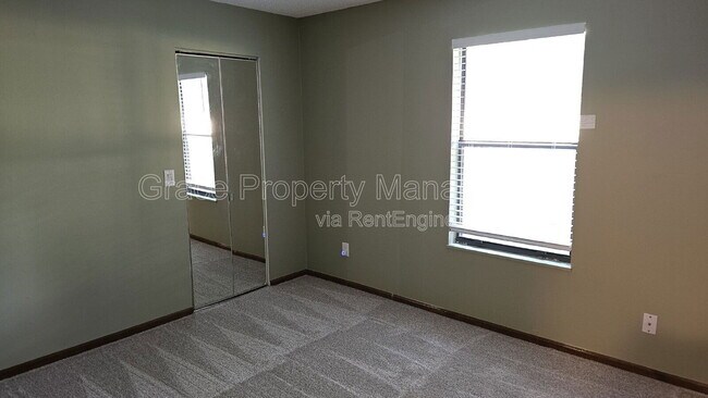 Building Photo - 3335 S Ammons St