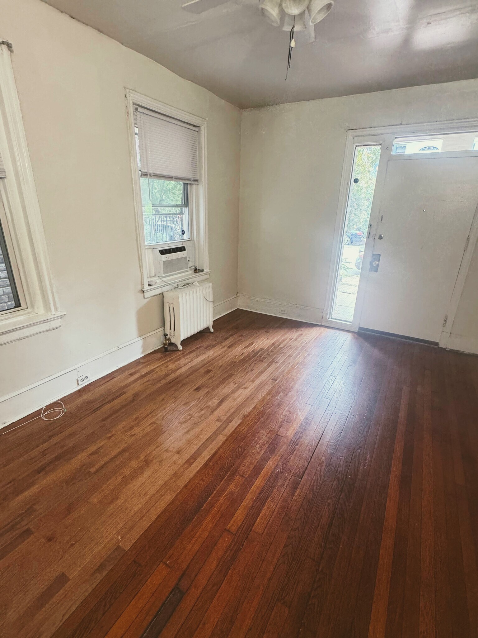Living Room - 1424 Grove Ave