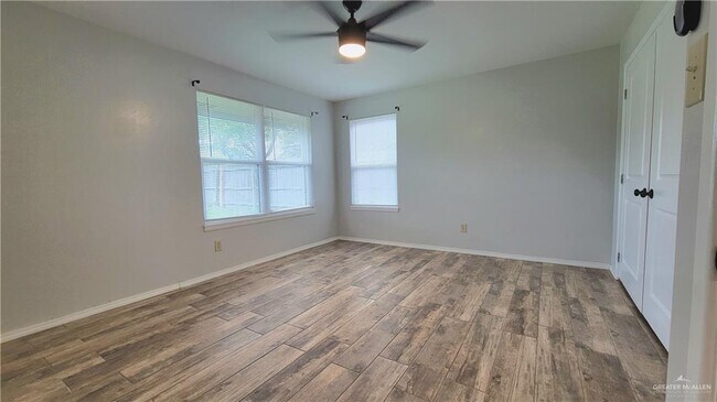 Building Photo - 25 S 15th Ave