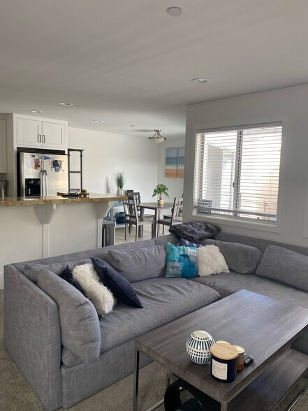 Building Photo - 334 18th Pl