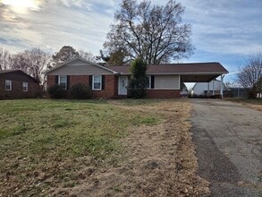 Building Photo - Beautiful Brick - Ranch Style Home!