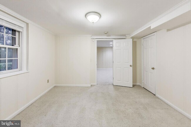 Building Photo - 9326 W Parkhill Dr