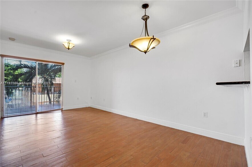 Building Photo - 2441 SW 31st Ave