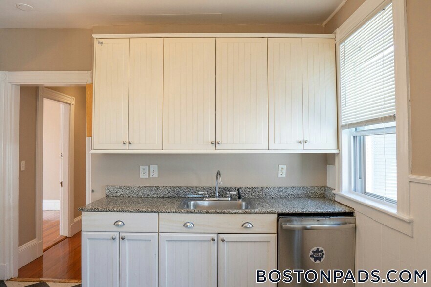 Building Photo - 1 Parker Hill Terrace