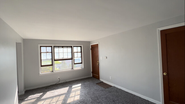 Living Room - Englewood Avenue Apartments