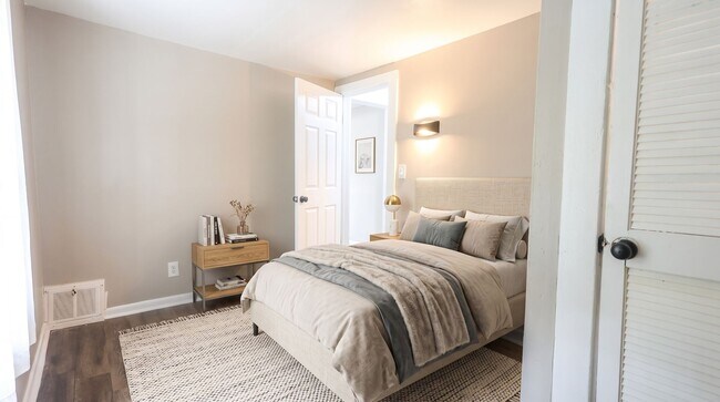 Building Photo - Welcome home to this freshly renovated 3-bedroom, 1-bathroom home on Cleveland’s West Side!