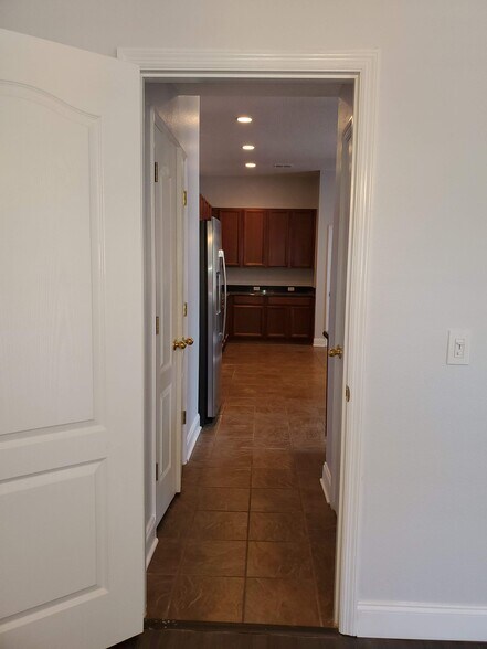 Building Photo - 4062 Markham Pl
