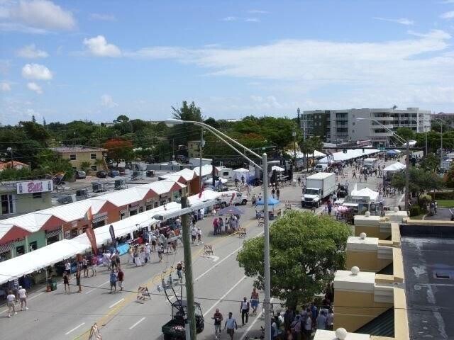 Building Photo - 2607 NE 8th Ave