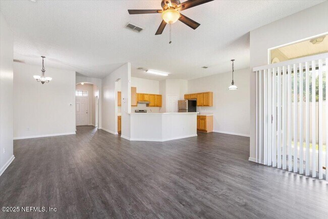 Building Photo - 700 Scarlet View Ct