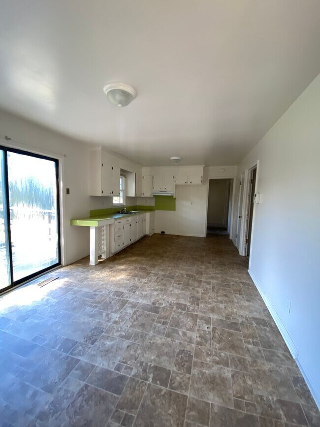 Building Photo - 6026 Emerald Ln