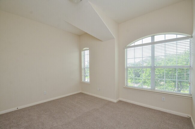 Building Photo - 5218 Lacey Oak Meadow Dr