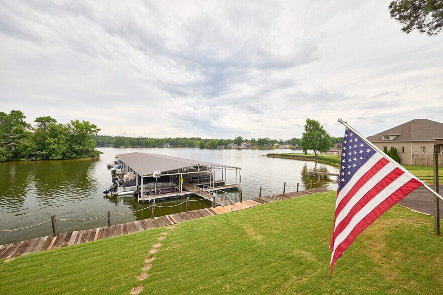 Building Photo - 400 Farr Shores Dr
