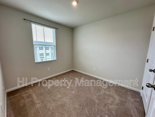 Building Photo - 11 High Pne Trl