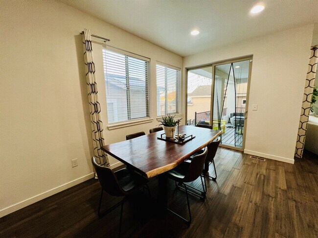 Building Photo - 15557 W 95th Ave