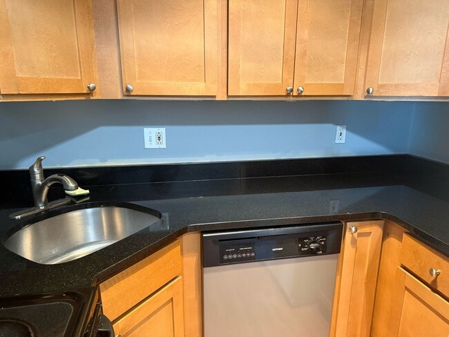 Building Photo - 2 Bed/1 Bath Condo in Ladue School District!