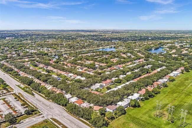 Building Photo - 2927 Bogota Ave