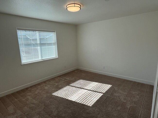 Building Photo - Discover Your Dream Home in Merced – Comfo...