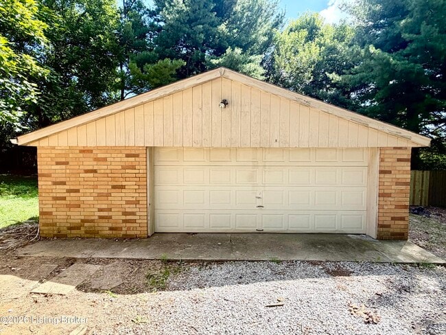 Building Photo - 7305 Meadow Rd