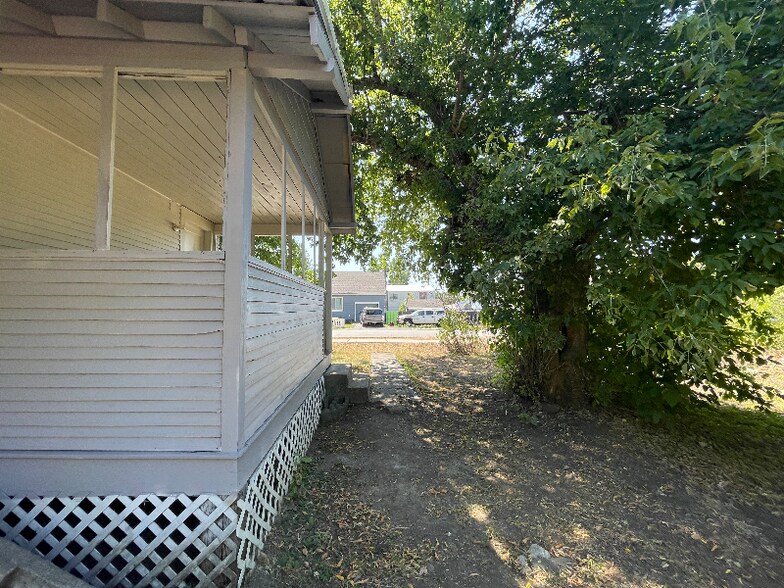 Building Photo - 8079 W 2nd St