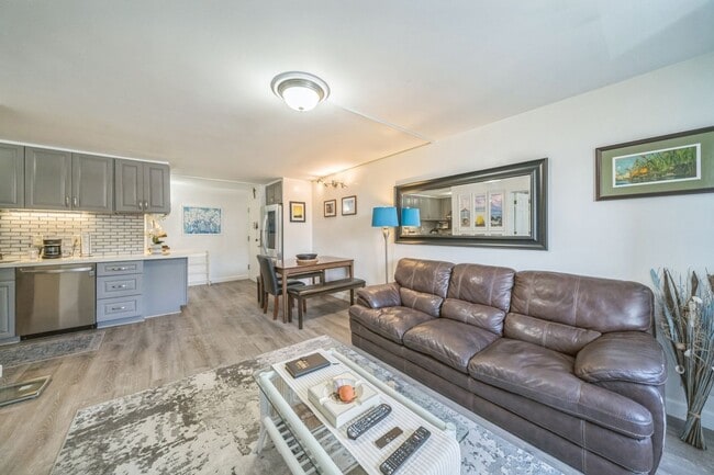 Building Photo - Charming central 3BR Condo in Honolulu