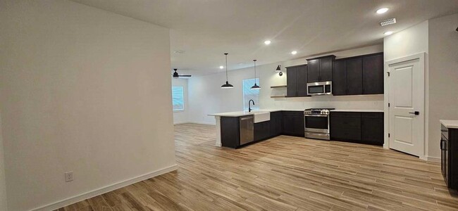 Building Photo - 8411 Bay Oaks Dr